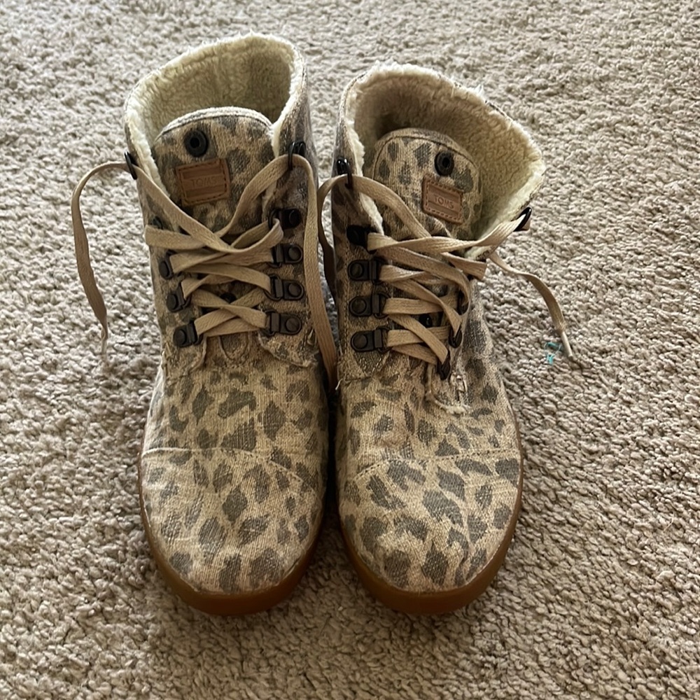 Women's TOMS lace up animal print
